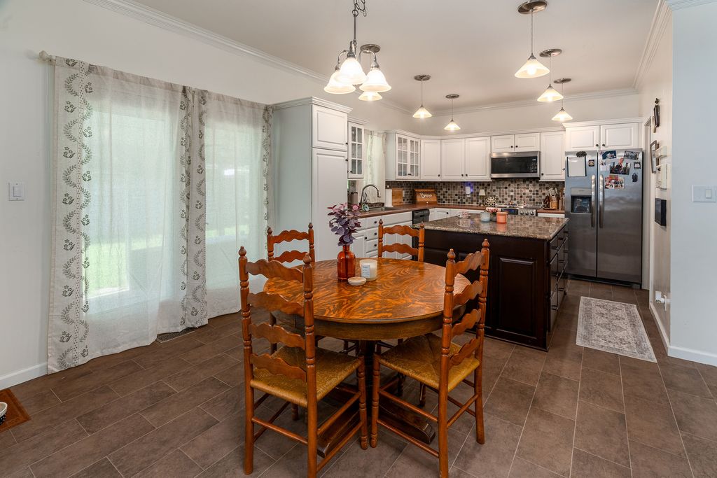 Image 12 of property listing at 36 EDGEWOOD Lane N, Centralia, IL 62801