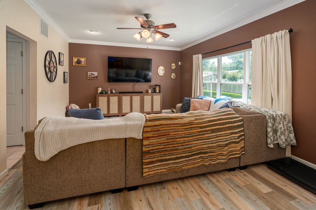 Image 13 of property listing at 36 EDGEWOOD Lane N, Centralia, IL 62801