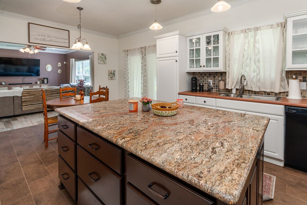 Image 18 of property listing at 36 EDGEWOOD Lane N, Centralia, IL 62801
