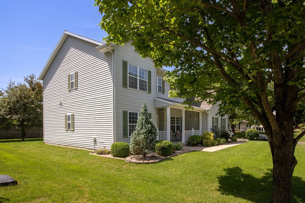 Image 3 of property listing at 36 EDGEWOOD Lane N, Centralia, IL 62801