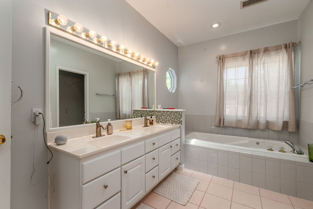Image 26 of property listing at 36 EDGEWOOD Lane N, Centralia, IL 62801