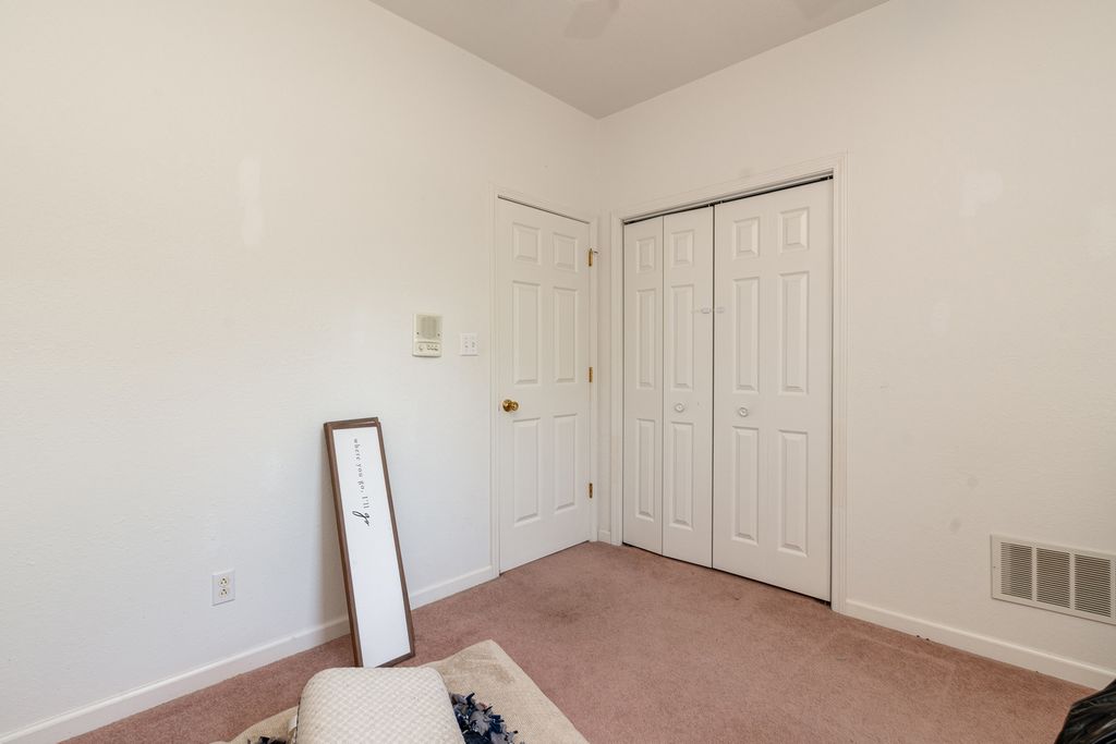 Image 36 of property listing at 36 EDGEWOOD Lane N, Centralia, IL 62801
