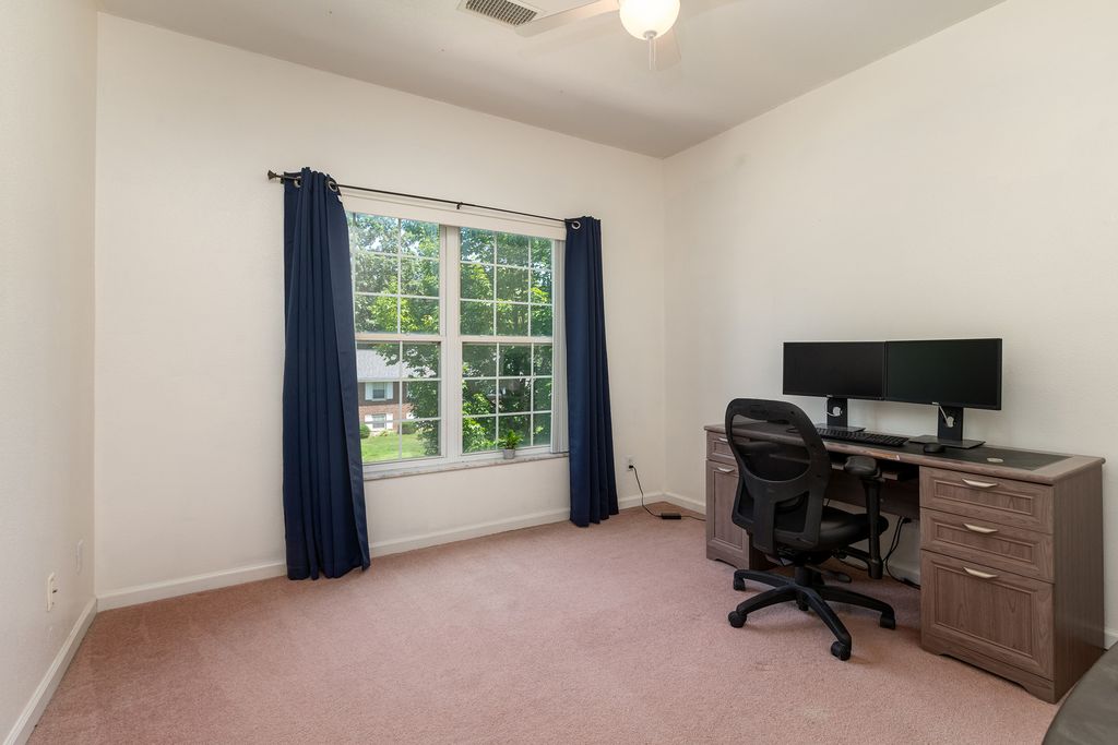 Image 37 of property listing at 36 EDGEWOOD Lane N, Centralia, IL 62801