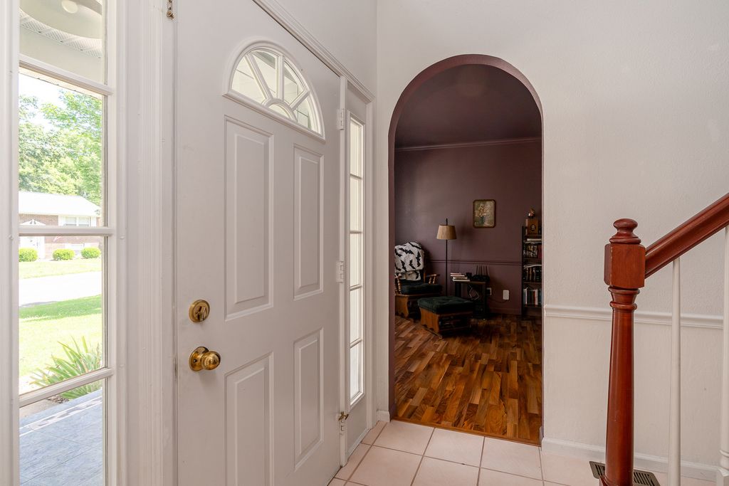 Image 5 of property listing at 36 EDGEWOOD Lane N, Centralia, IL 62801