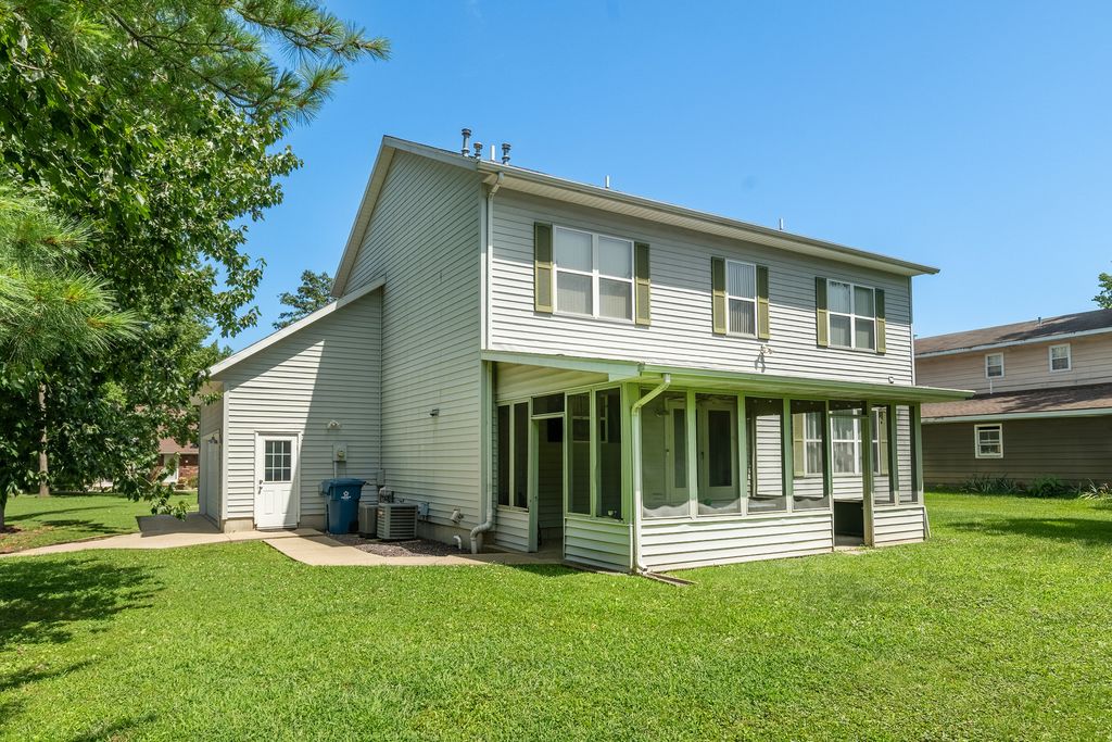 Image 48 of property listing at 36 EDGEWOOD Lane N, Centralia, IL 62801