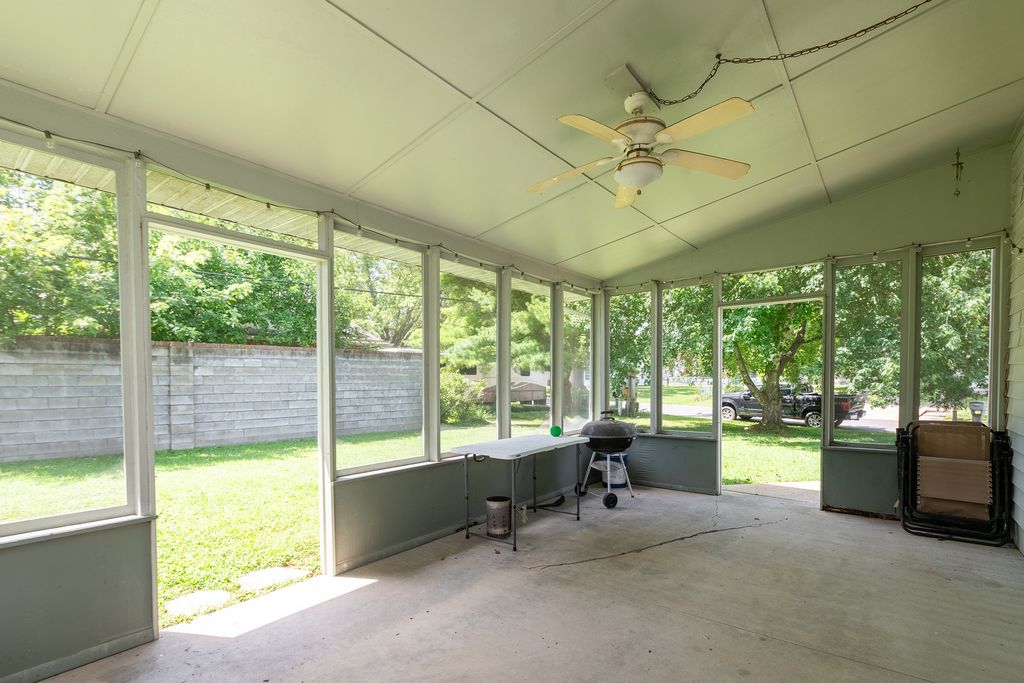 Image 50 of property listing at 36 EDGEWOOD Lane N, Centralia, IL 62801