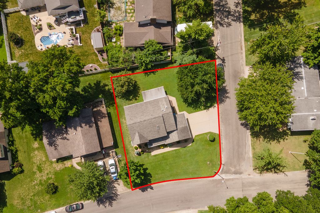 Image 53 of property listing at 36 EDGEWOOD Lane N, Centralia, IL 62801
