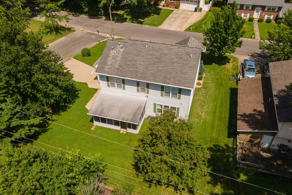 Image 55 of property listing at 36 EDGEWOOD Lane N, Centralia, IL 62801