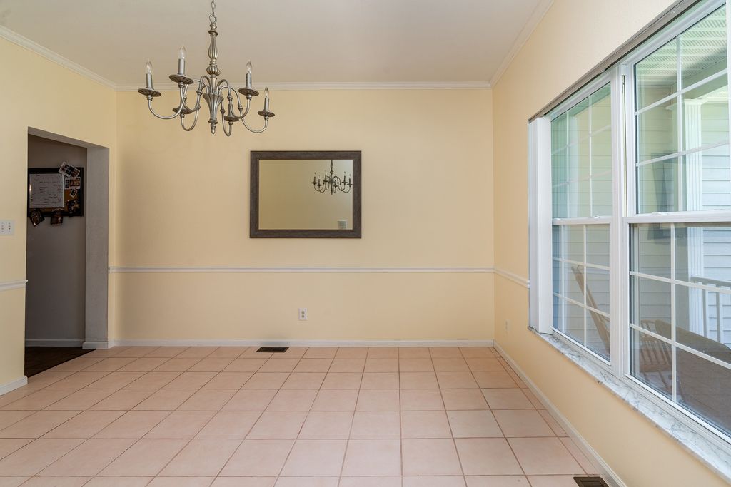 Image 7 of property listing at 36 EDGEWOOD Lane N, Centralia, IL 62801