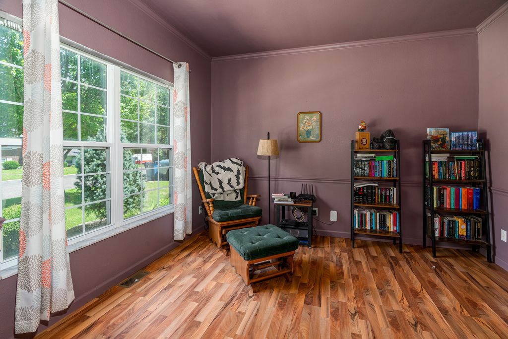 Image 9 of property listing at 36 EDGEWOOD Lane N, Centralia, IL 62801