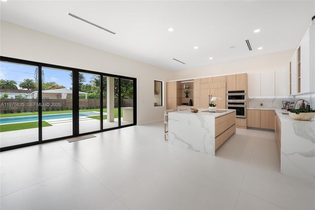 6990 SW 58th St, Miami, FL 33143