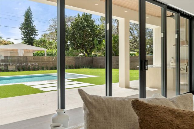 6990 SW 58th St, Miami, FL 33143