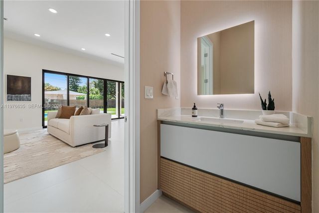 6990 SW 58th St, Miami, FL 33143