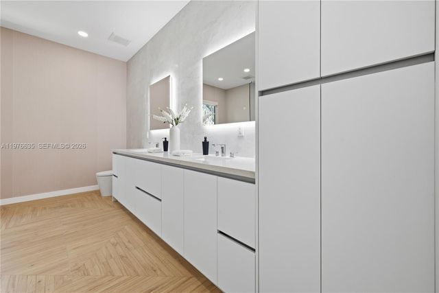 6990 SW 58th St, Miami, FL 33143