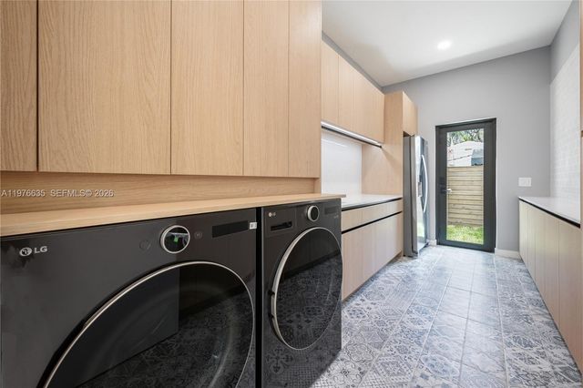 6990 SW 58th St, Miami, FL 33143