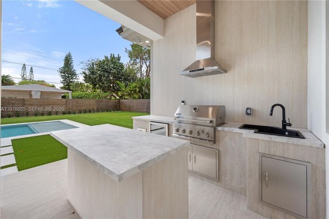 6990 SW 58th St, Miami, FL 33143