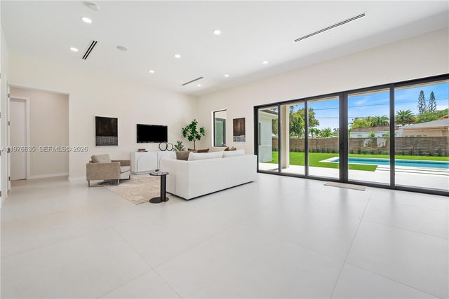 6990 SW 58th St, Miami, FL 33143