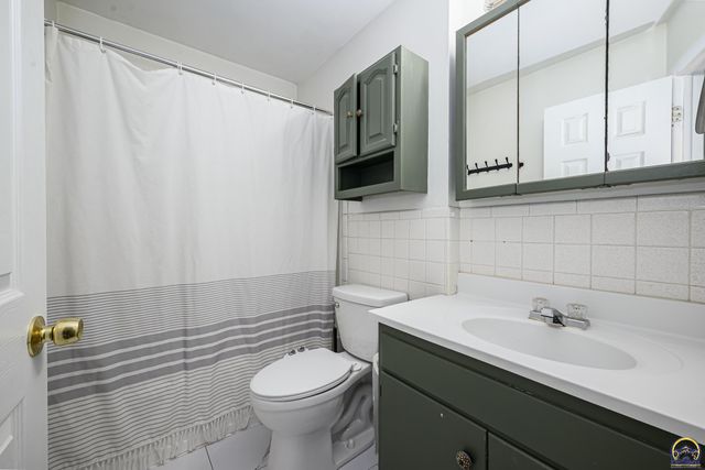 3217 Westwood CT, Topeka, KS 66614