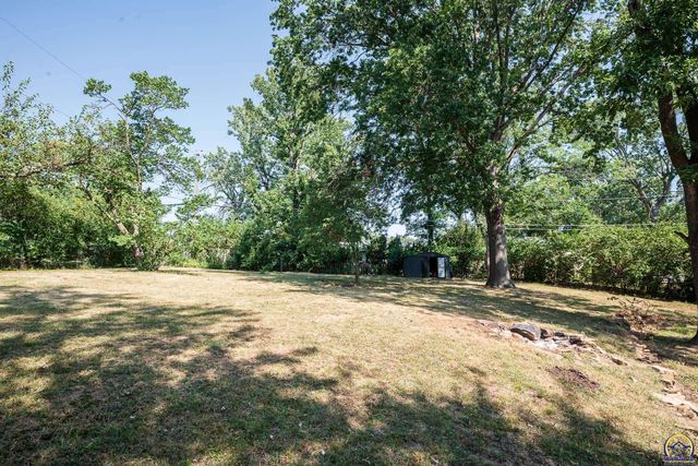 3217 Westwood CT, Topeka, KS 66614
