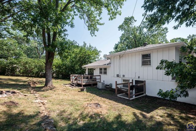 3217 Westwood CT, Topeka, KS 66614