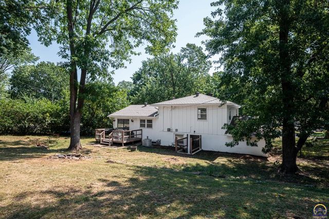 3217 Westwood CT, Topeka, KS 66614