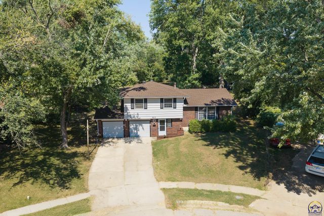 3217 Westwood CT, Topeka, KS 66614