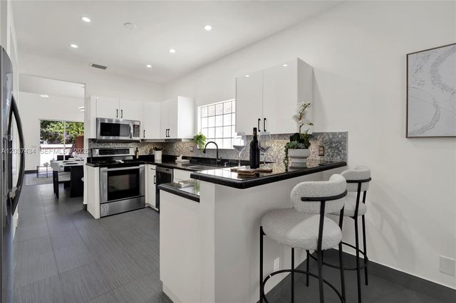 1251 Hayes St, Hollywood, FL 33019