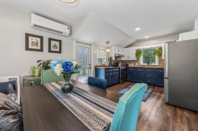 140 Elm St, Halifax, MA 02338