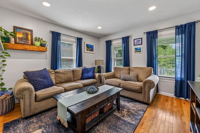 140 Elm St, Halifax, MA 02338