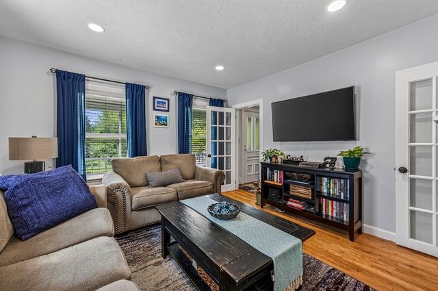 140 Elm St, Halifax, MA 02338