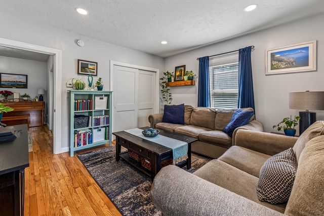 140 Elm St, Halifax, MA 02338