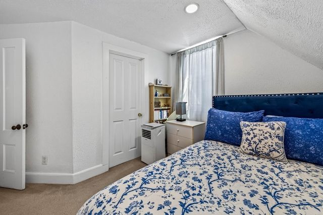 140 Elm St, Halifax, MA 02338