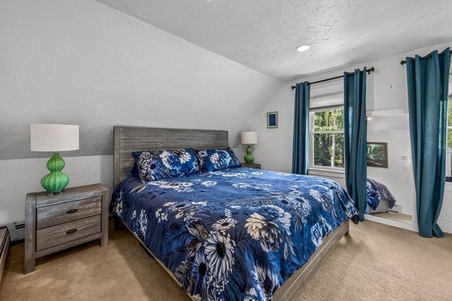 140 Elm St, Halifax, MA 02338