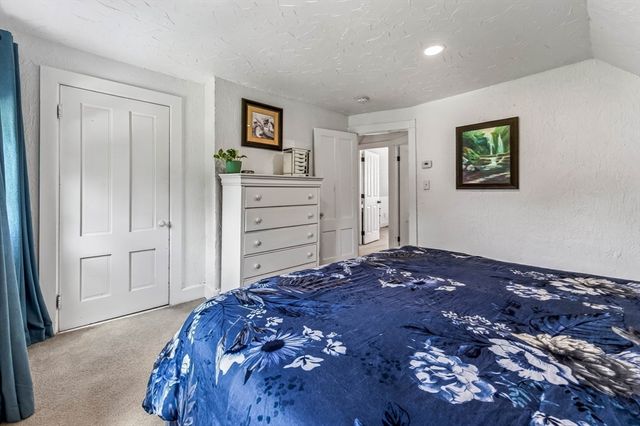 140 Elm St, Halifax, MA 02338