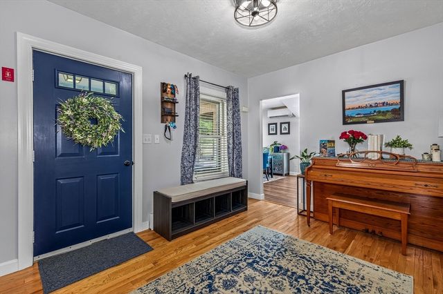 140 Elm St, Halifax, MA 02338