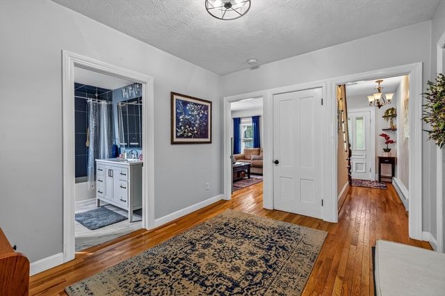140 Elm St, Halifax, MA 02338