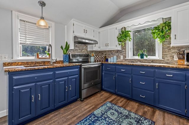 140 Elm St, Halifax, MA 02338