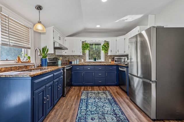140 Elm St, Halifax, MA 02338