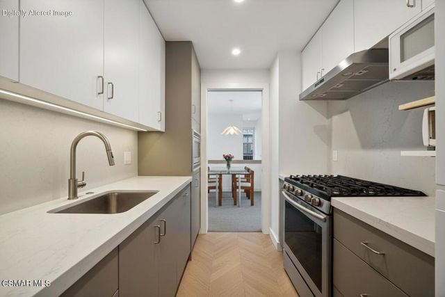 10441 Oletha Lane, Los Angeles, CA 90077