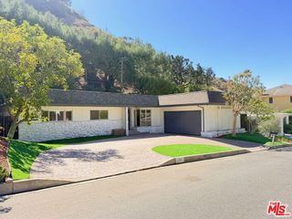 2000 San Ysidro Drive, Beverly Hills, CA 90210