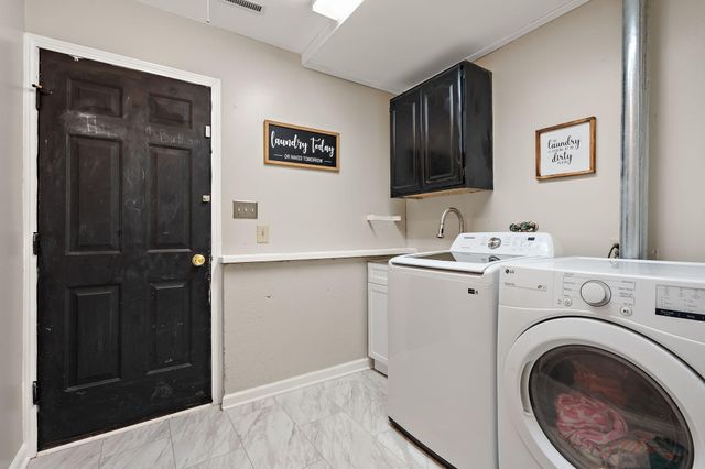 221 Scherland Drive, Schererville, IN 46375
