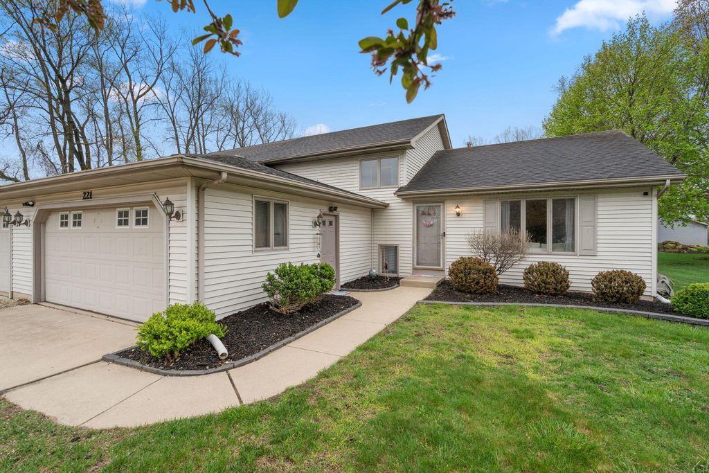221 Scherland Drive, Schererville, IN 46375