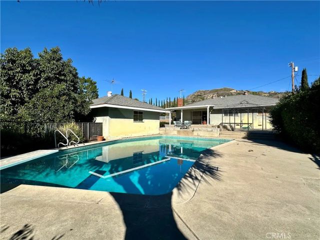 10344 Arnwood, Sylmar, CA 91342