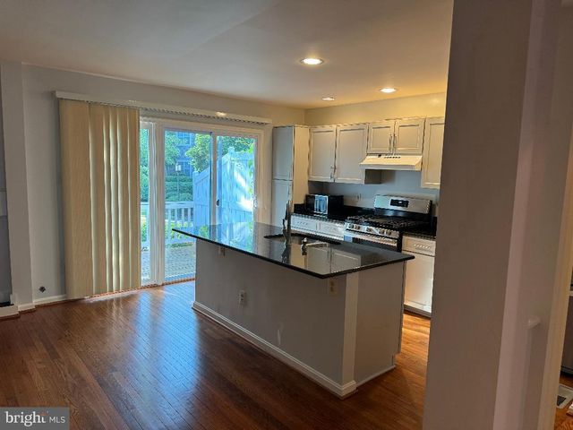 12097 EDGEMERE CIR, Reston, VA 20190
