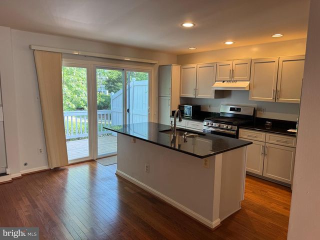 12097 EDGEMERE CIR, Reston, VA 20190