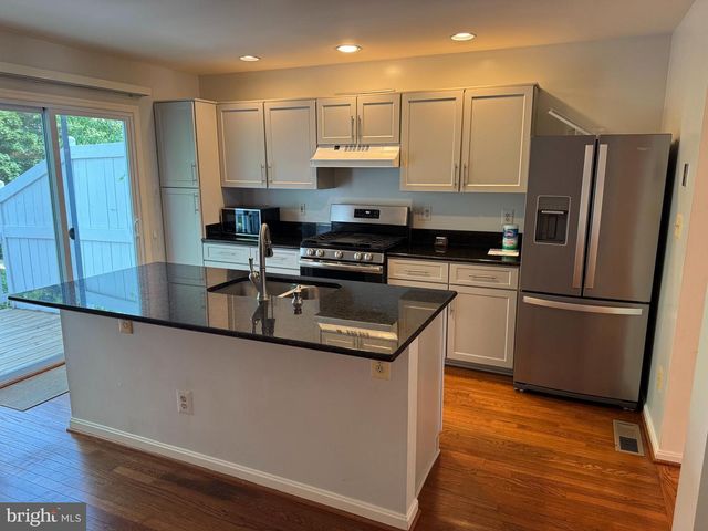 12097 EDGEMERE CIR, Reston, VA 20190