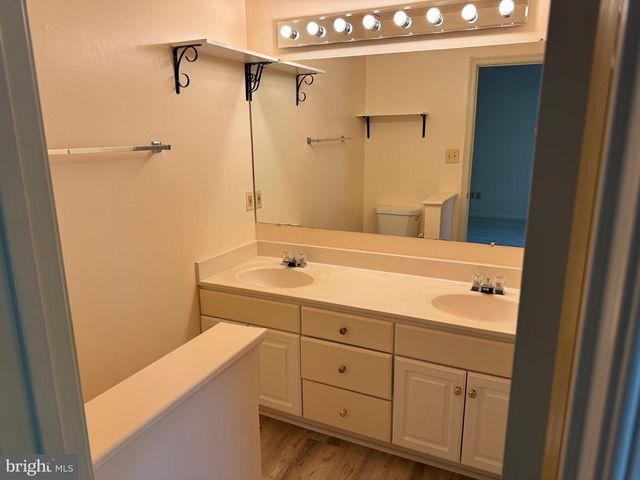 12097 EDGEMERE CIR, Reston, VA 20190