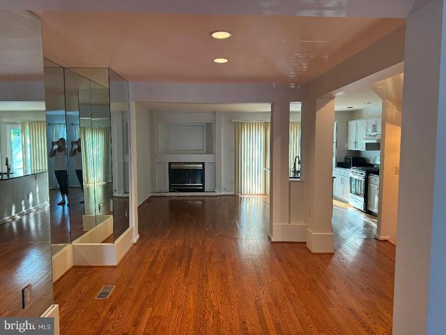 12097 EDGEMERE CIR, Reston, VA 20190