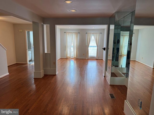 12097 EDGEMERE CIR, Reston, VA 20190