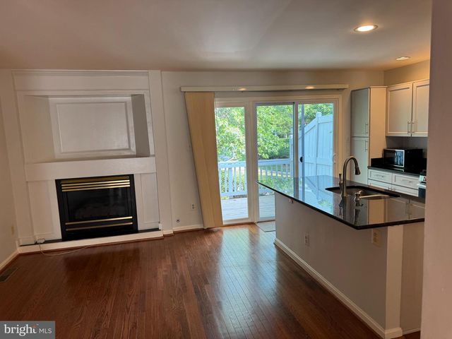 12097 EDGEMERE CIR, Reston, VA 20190
